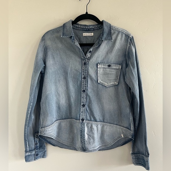 Volcom Womens Denim Button Down Shirt - Picture 1 of 10